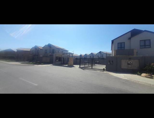 3 BEDROOM TOWNHOUSE FOR SALE IN WITKOPPEN